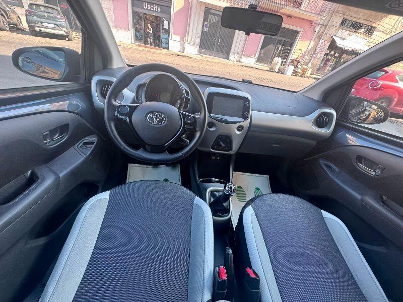Toyota Aygo 1.0 VVT-i 69 CV 5 porte x-black