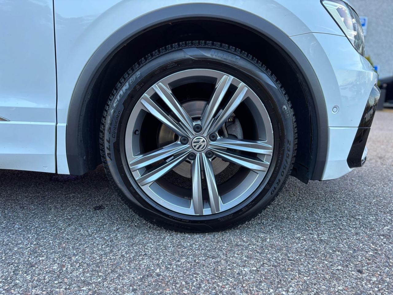 Volkswagen Tiguan 1.6 TDI SCR R-LINE BlueMotion Technology