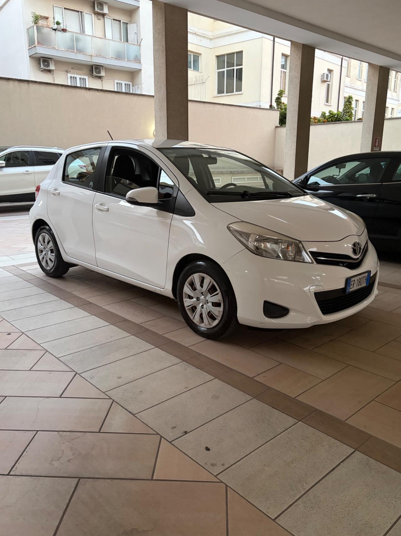 Toyota Yaris 1.0 5 porte Lounge