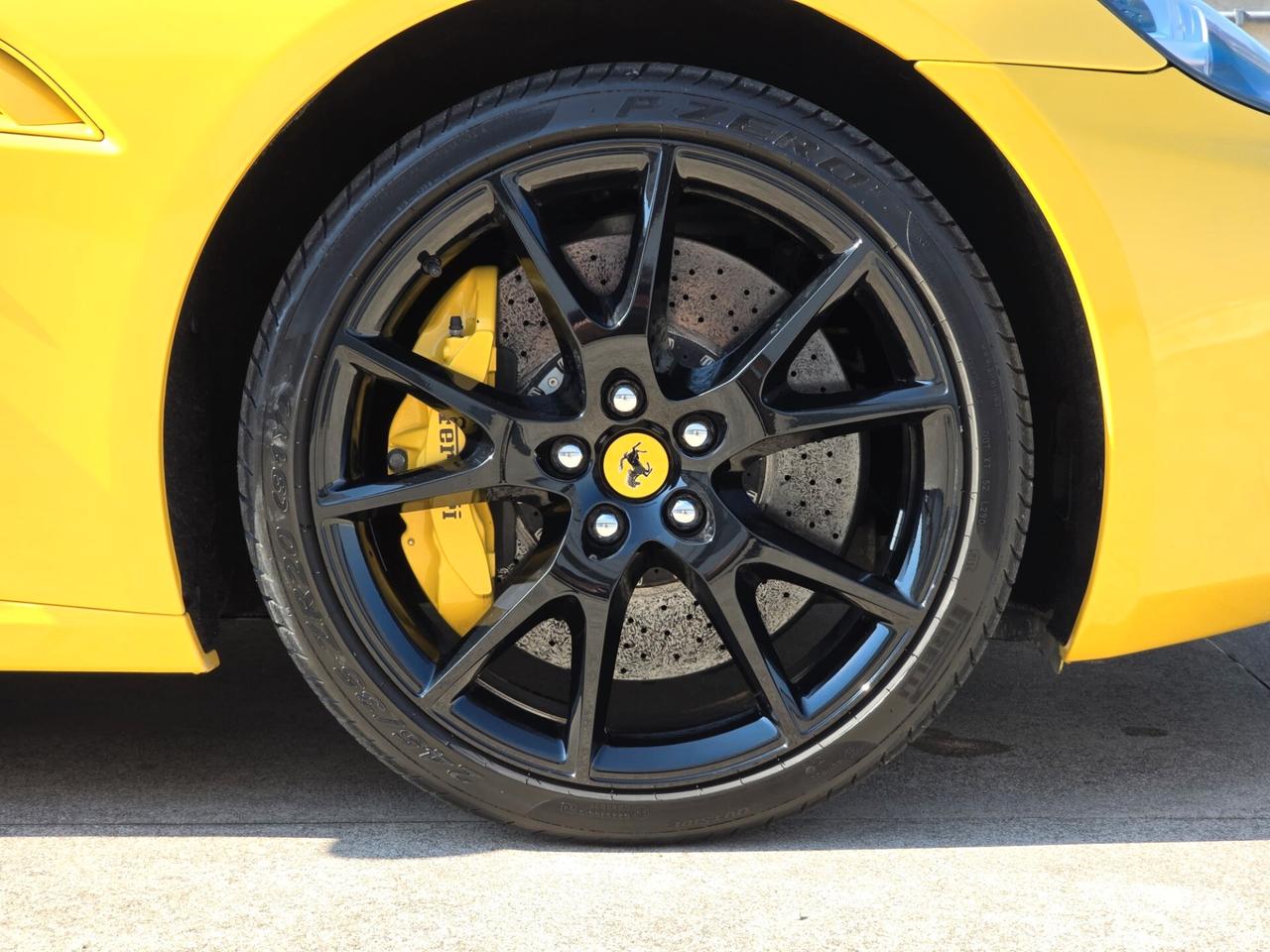 Ferrari California DCT Giallo Triplo Strato