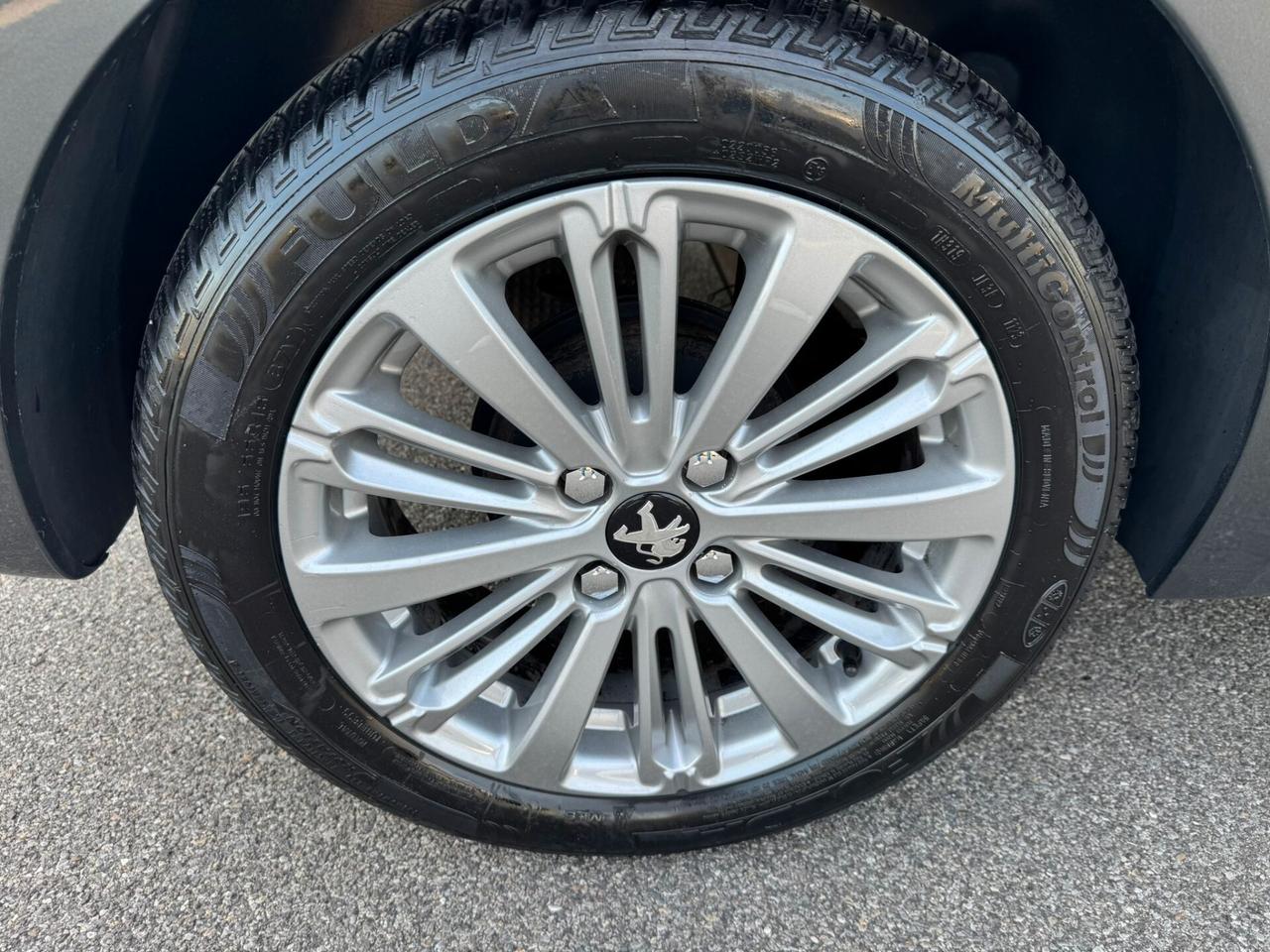 Peugeot 208 PureTech 82 5 porte Allure