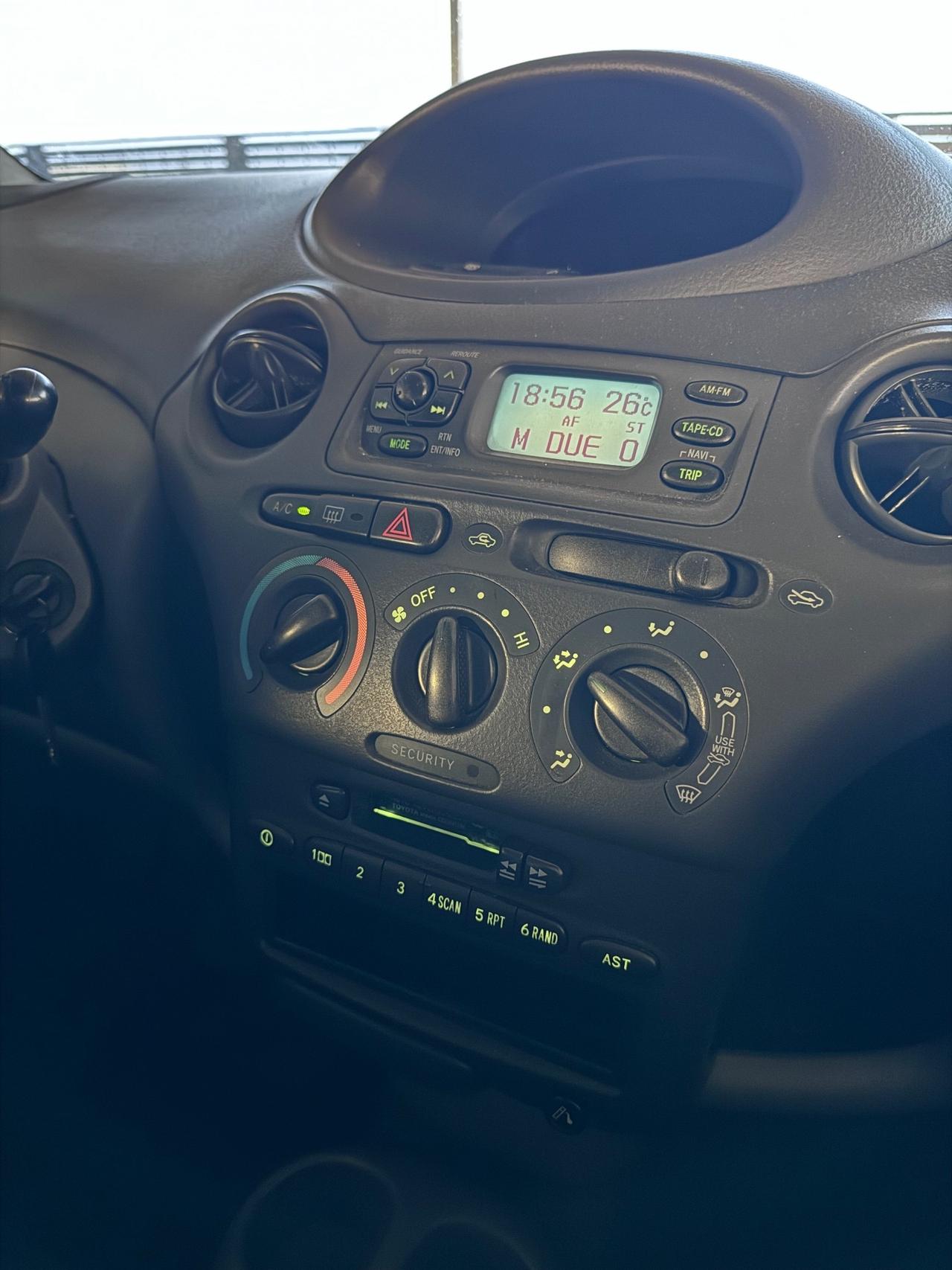 Toyota Yaris 1.3i 16V cat 5 porte Luna