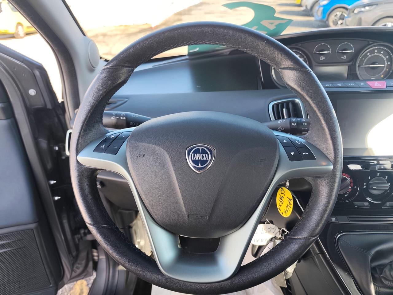 Lancia Ypsilon 1.0 FireFly 5 porte S&S Hybrid Platino