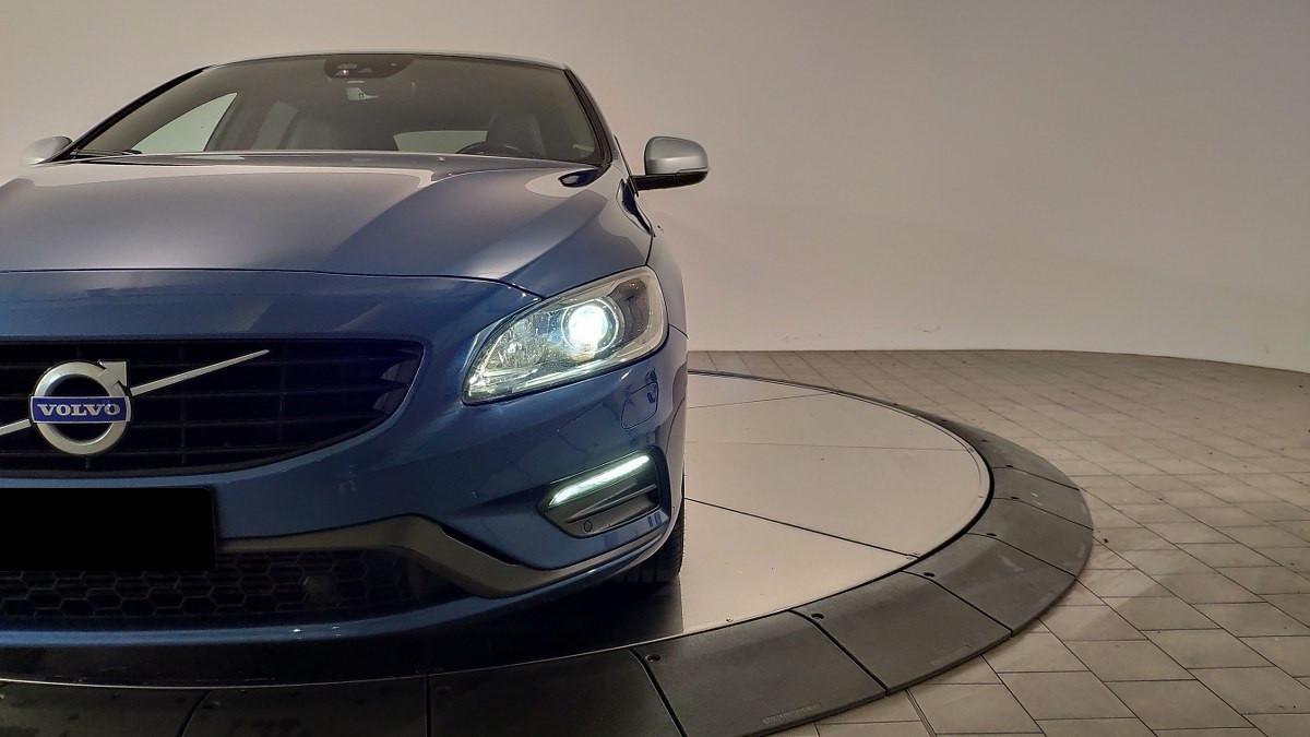 VOLVO V60 2.0 D5 Geartronic R-Design