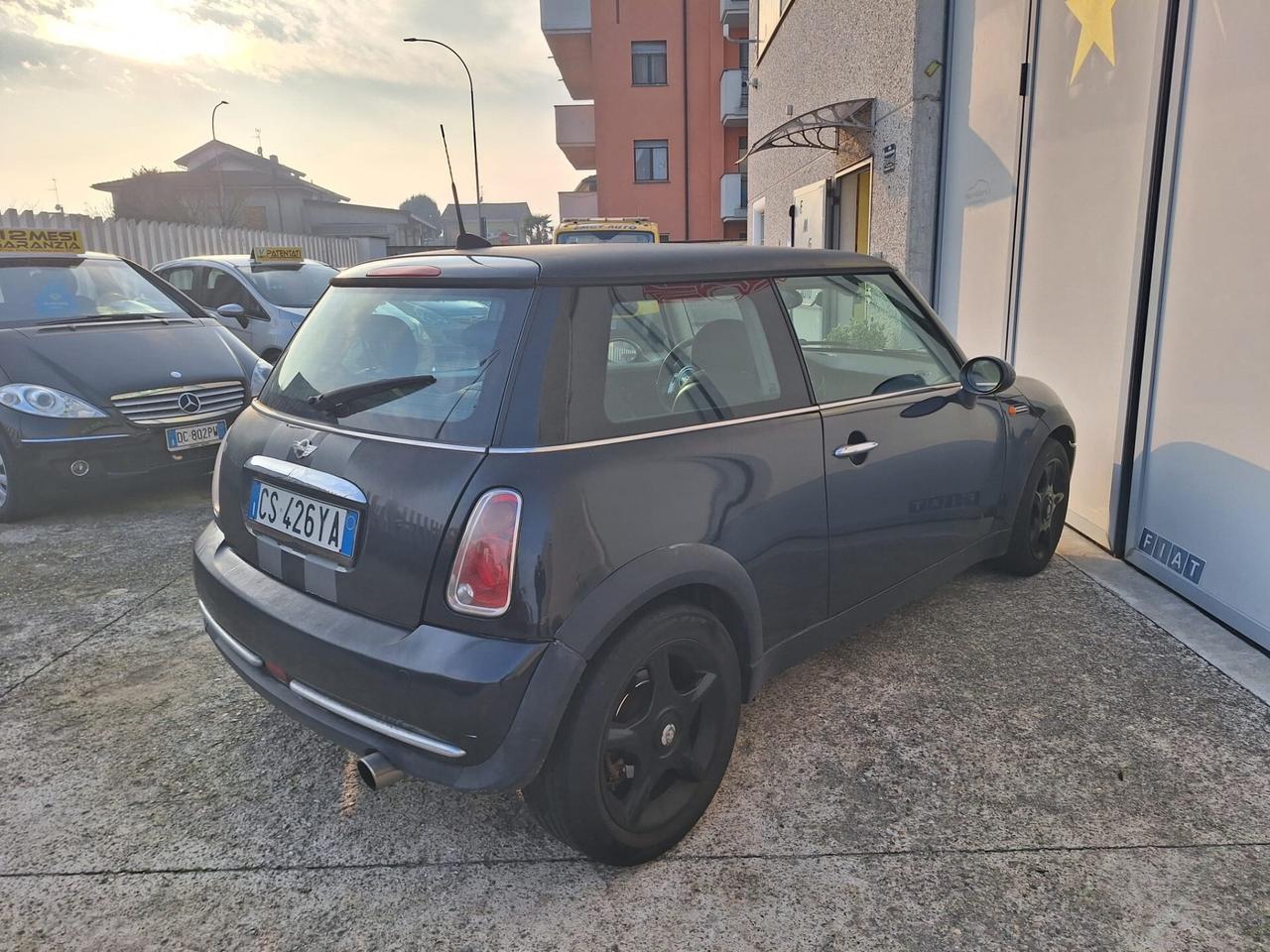 Mini One DE LUXE 1.6b 16v euro 4
