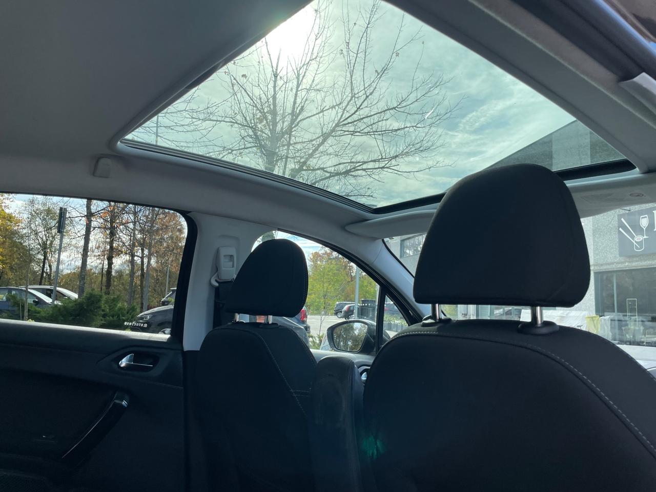 Peugeot 208 1.6 e-HDi 115 CV Stop&Start 5 porte Allure*Neo patentati *