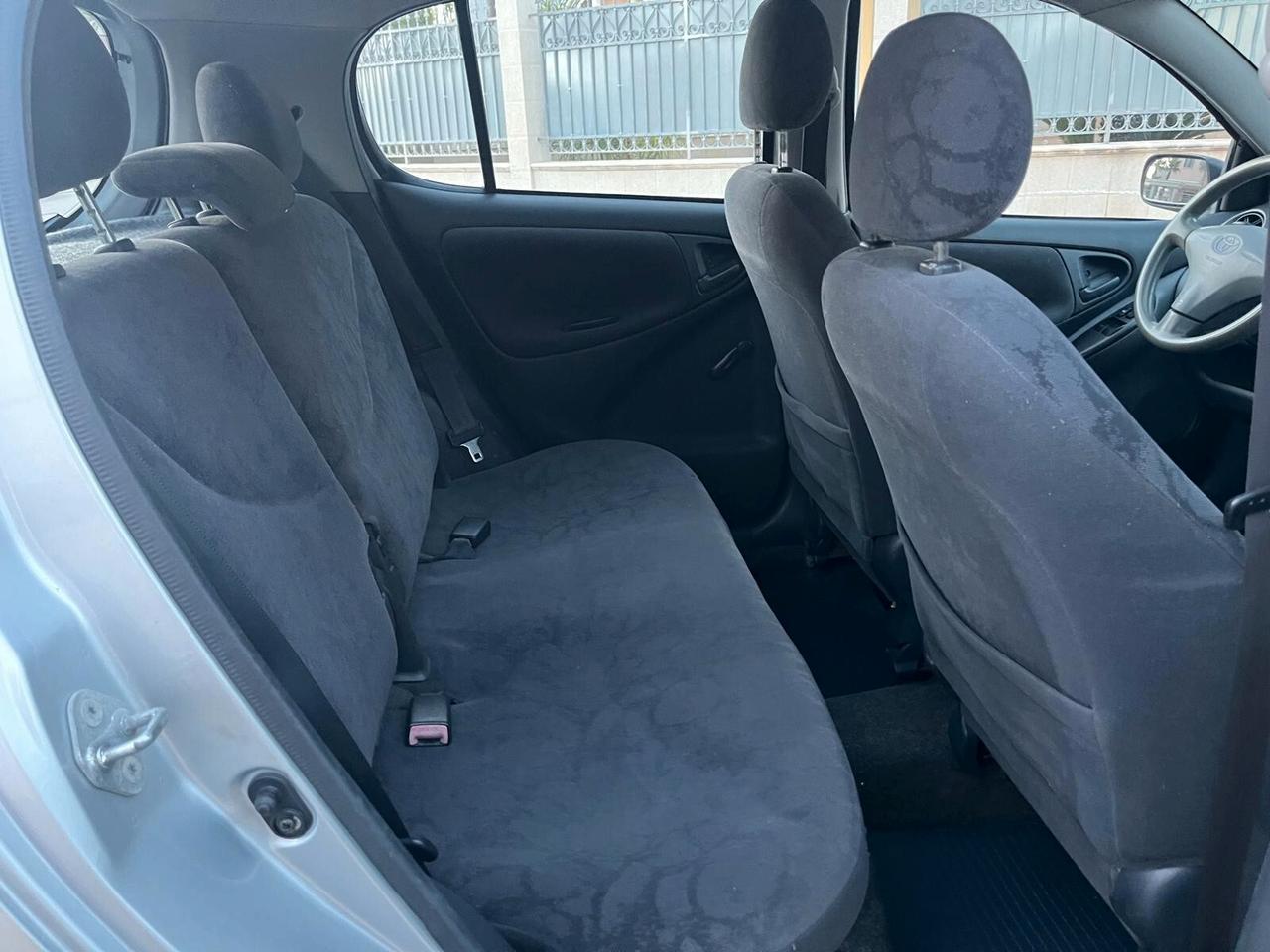 Toyota Yaris 1.0 benzina 5 porte Clima+Idroguida