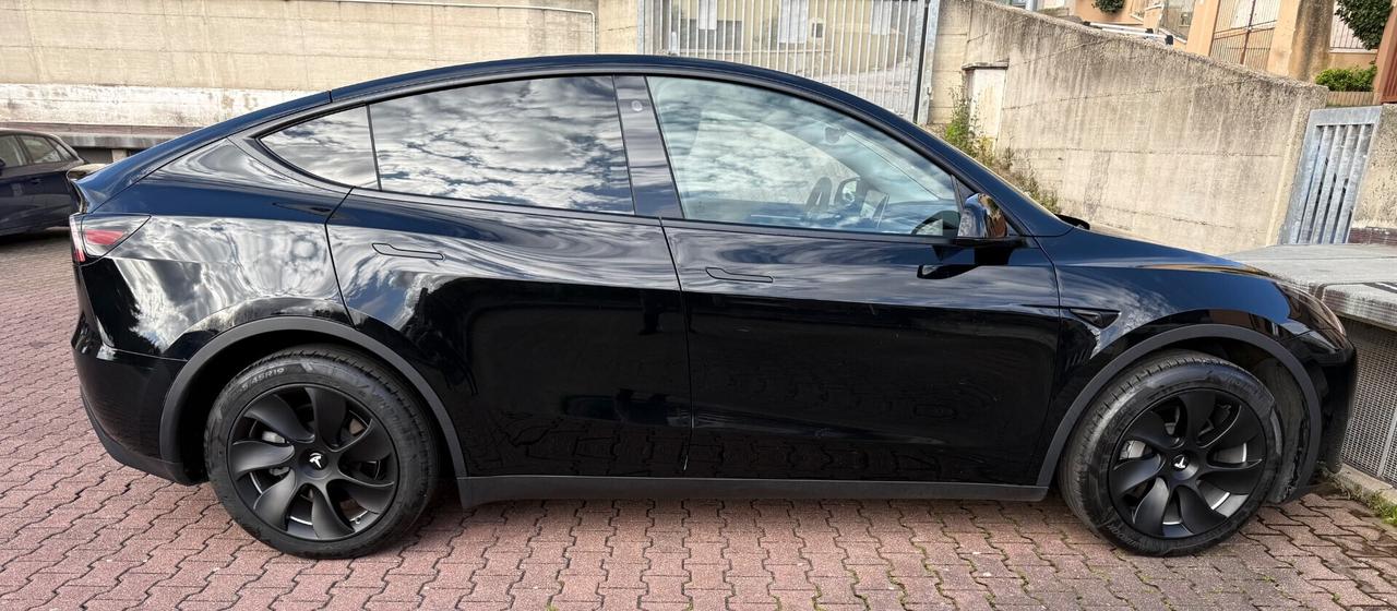 Tesla Model Y Dual Motor Long Range AWD