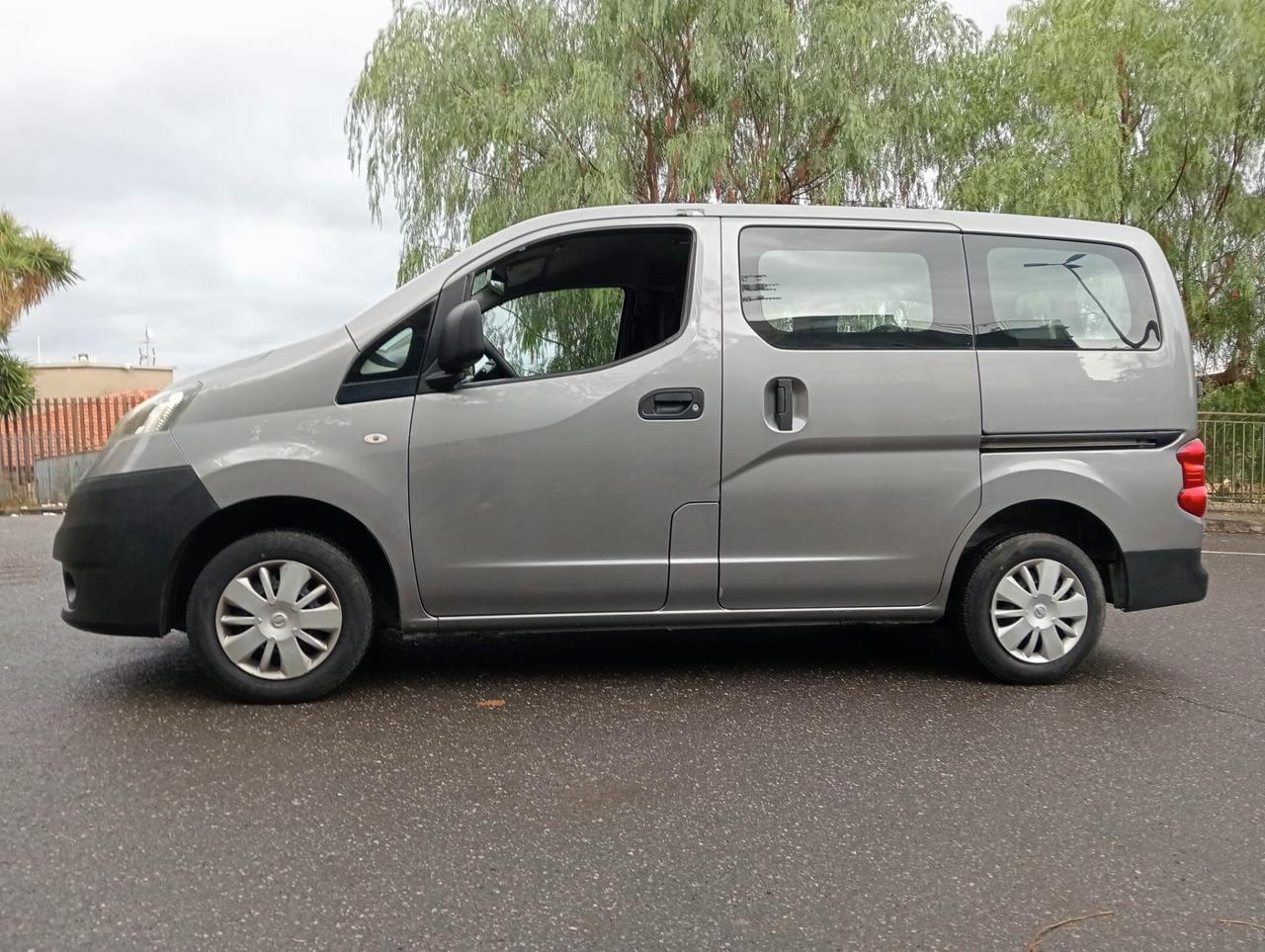 Nissan NV200 Pianale ribassato con rampa disabili in carrozzina