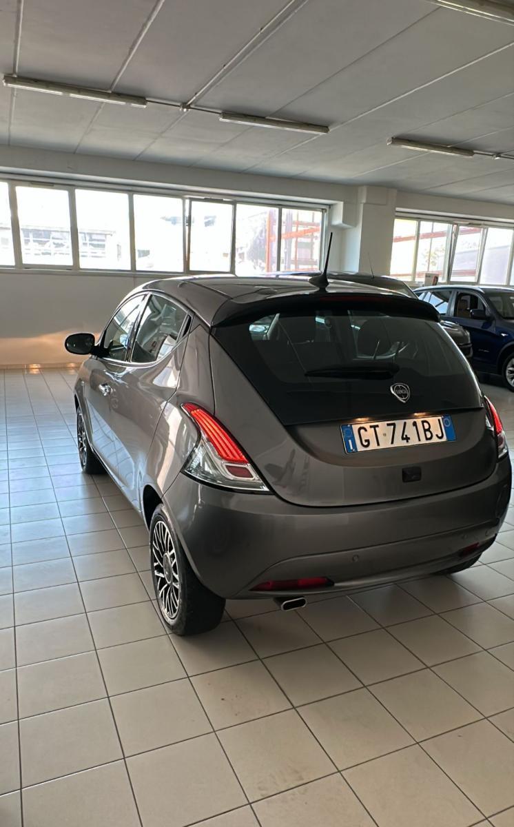 LANCIA - Ypsilon - 1.0 FireFly 5p.S&S Hyb. Gold Pl.