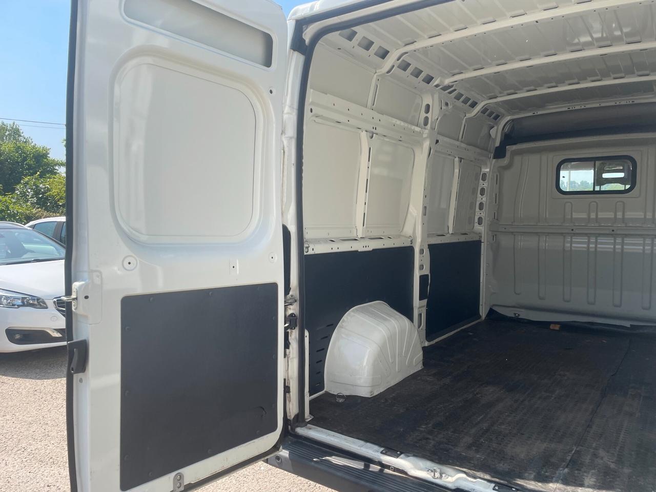 Peugeot Boxer 335 2.0 BlueHDi 130CV L2H2 IVA ESCLUSA