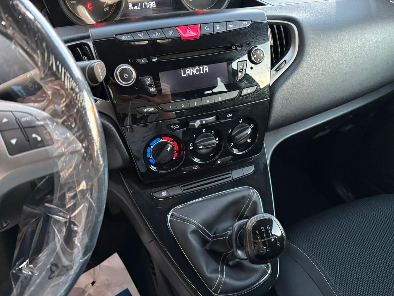 Lancia Ypsilon 1.2 69 CV 5 porte GPL Ecochic S Momodesign