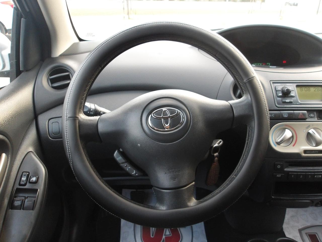 TOYOTA YARIS 1.3 BENZ-2005