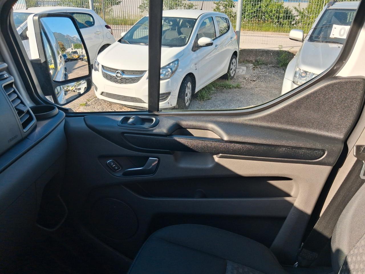Ford Transit Custom 320 2.0 EcoBlue PC Combi Entry