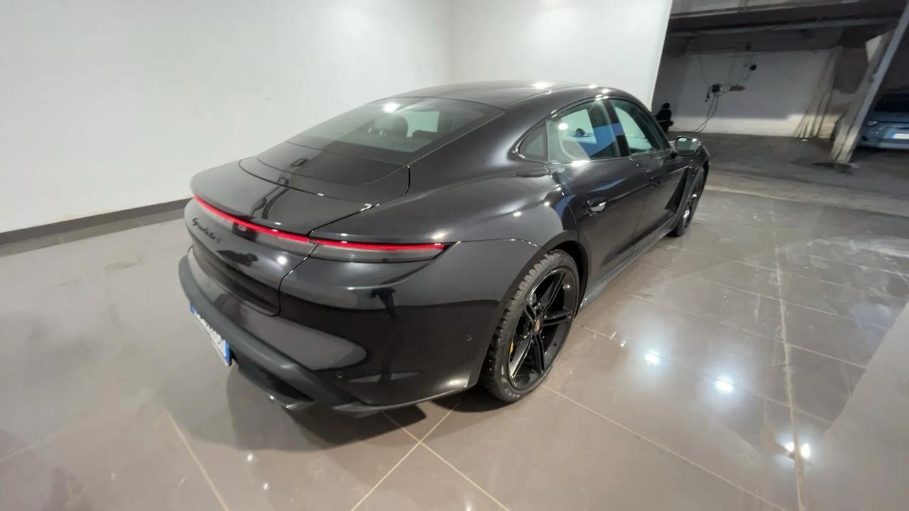 Porsche Taycan Turbo S NESSUN VINCOLO FINANZIARIO