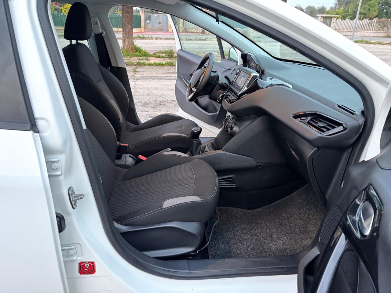 Peugeot 208 benzina 5 porte