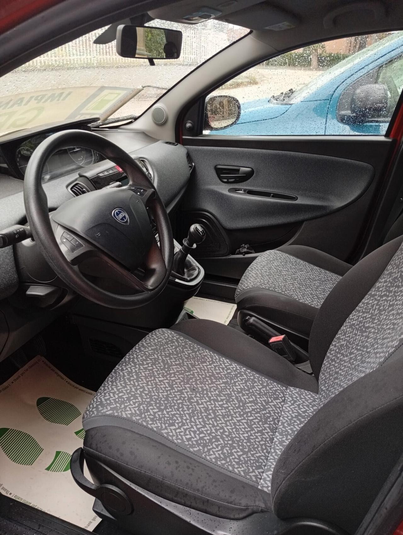 Lancia Ypsilon
