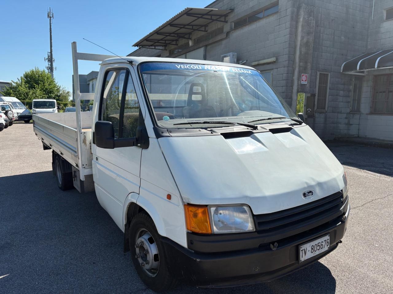 Ford Transit 2.5 Diesel con cassone