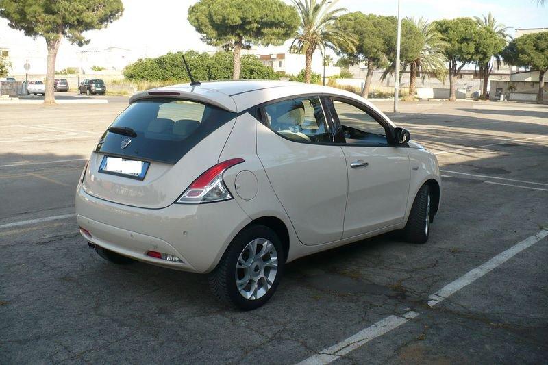 Lancia Ypsilon 1.2 69 CV 5 porte Silver