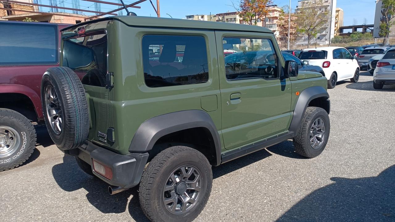 Suzuki Jimny 1.5 5MT Top