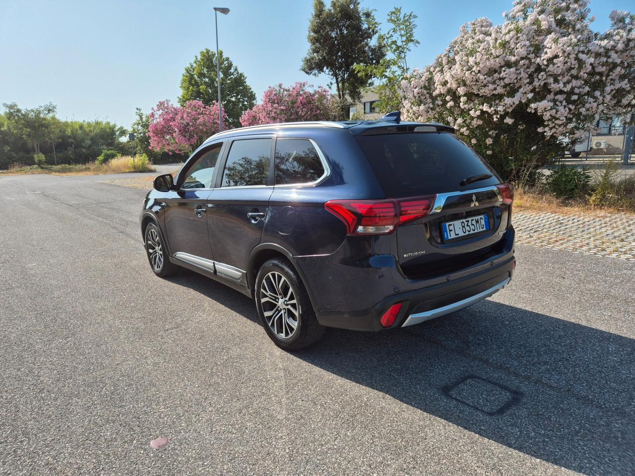 Mitsubishi Outlander 2.2 DI-D 4WD Instyle Plus SDA 7 posti