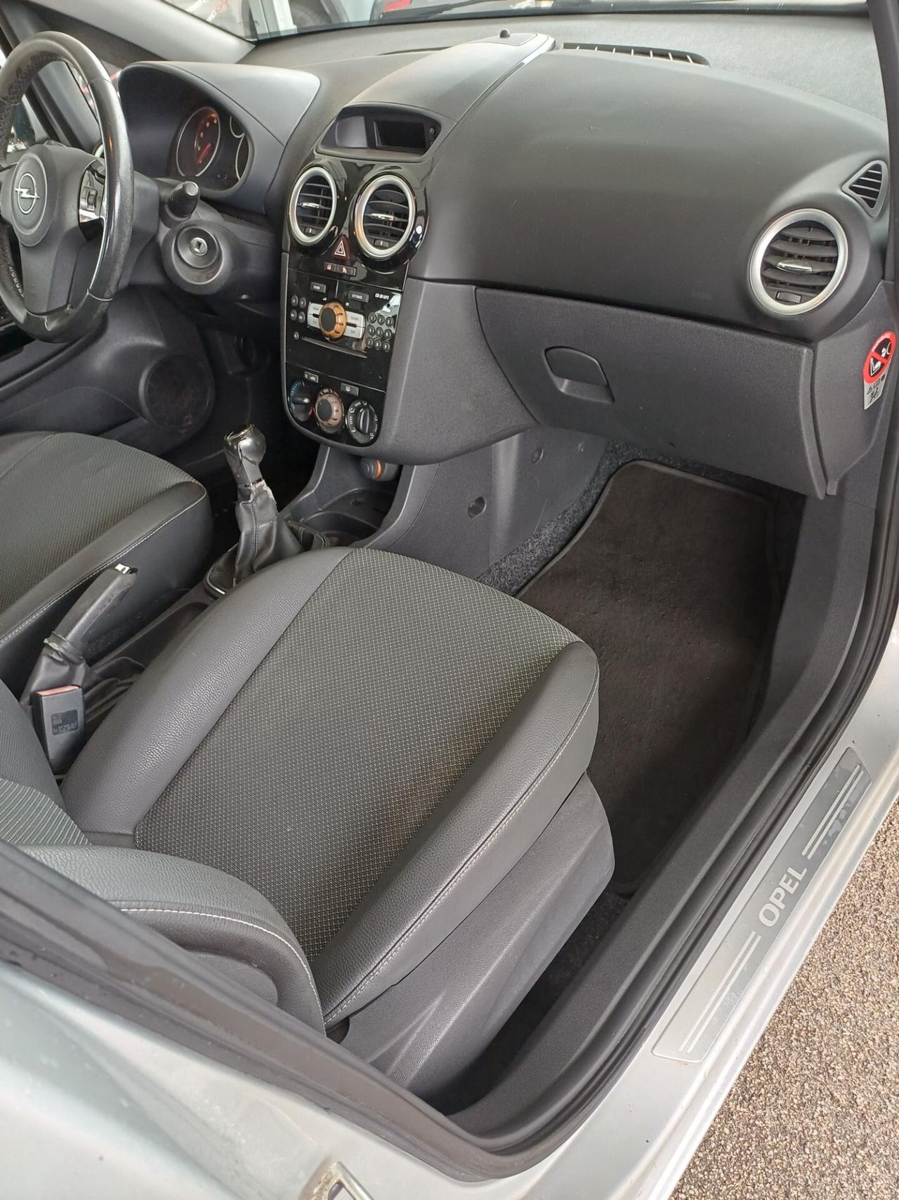 Opel Corsa 1.2 5 porte Easytronic Cosmo adatta a neopatentati