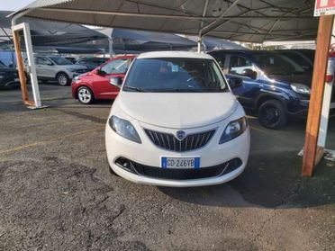 Lancia Ypsilon 1.0 FireFly Hybrid Silver