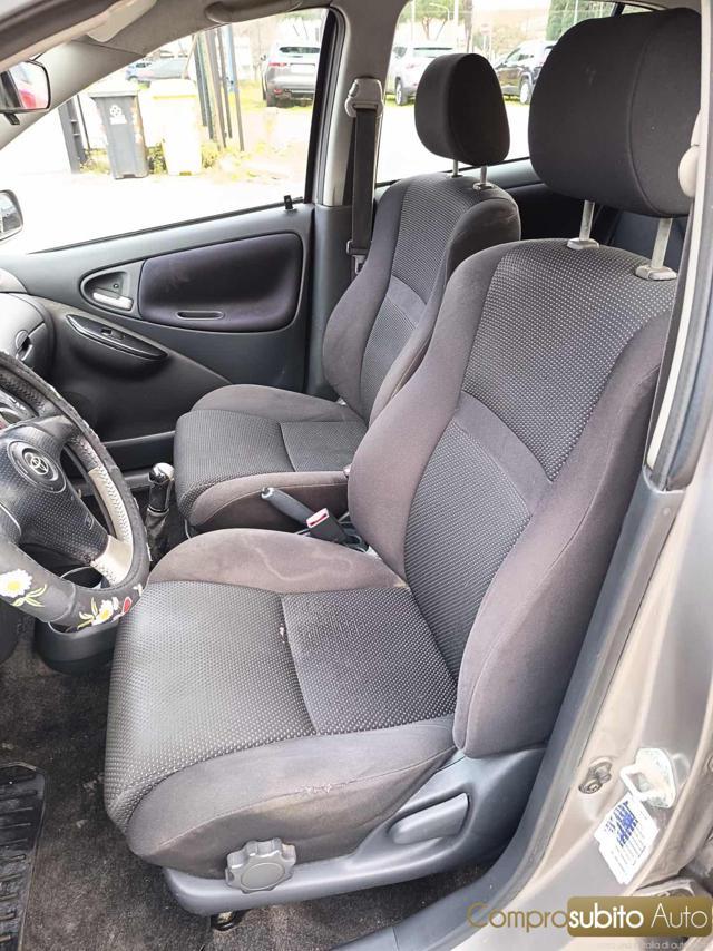 TOYOTA Yaris 1.0i 16V cat 5 porte Sol