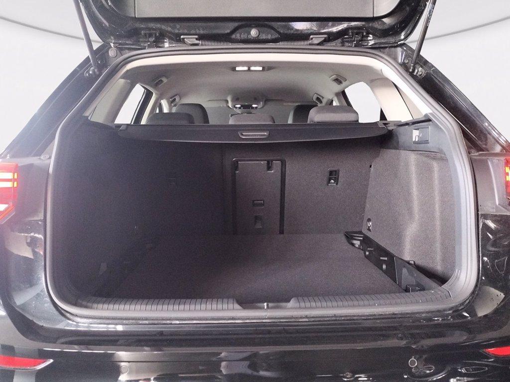 VOLKSWAGEN Golf variant 2.0 tdi life 150cv dsg del 2024