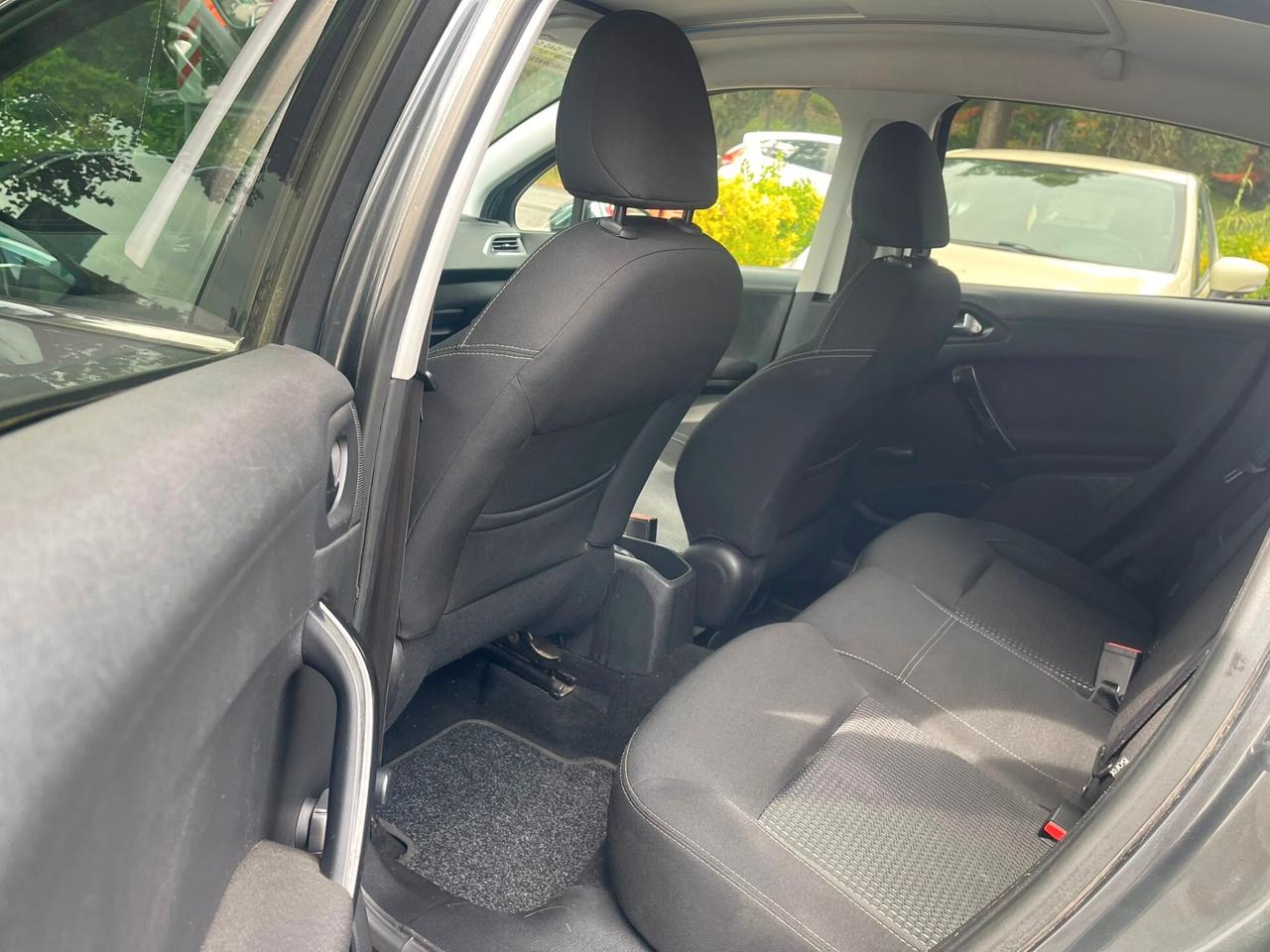 Peugeot 208 PureTech 82 5p. GPL Access