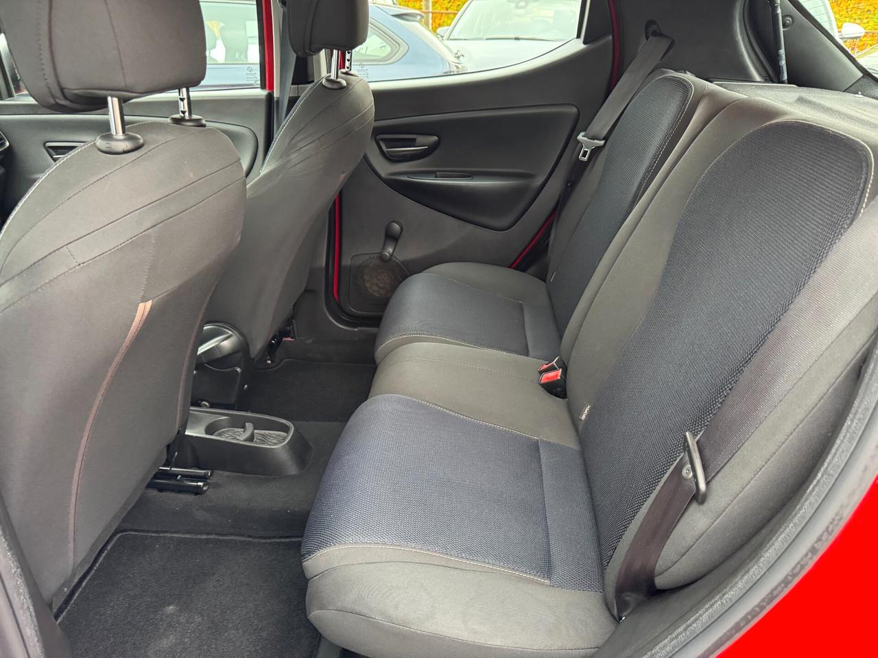 Lancia Ypsilon 1.2 69 CV 5 porte S Momodesign