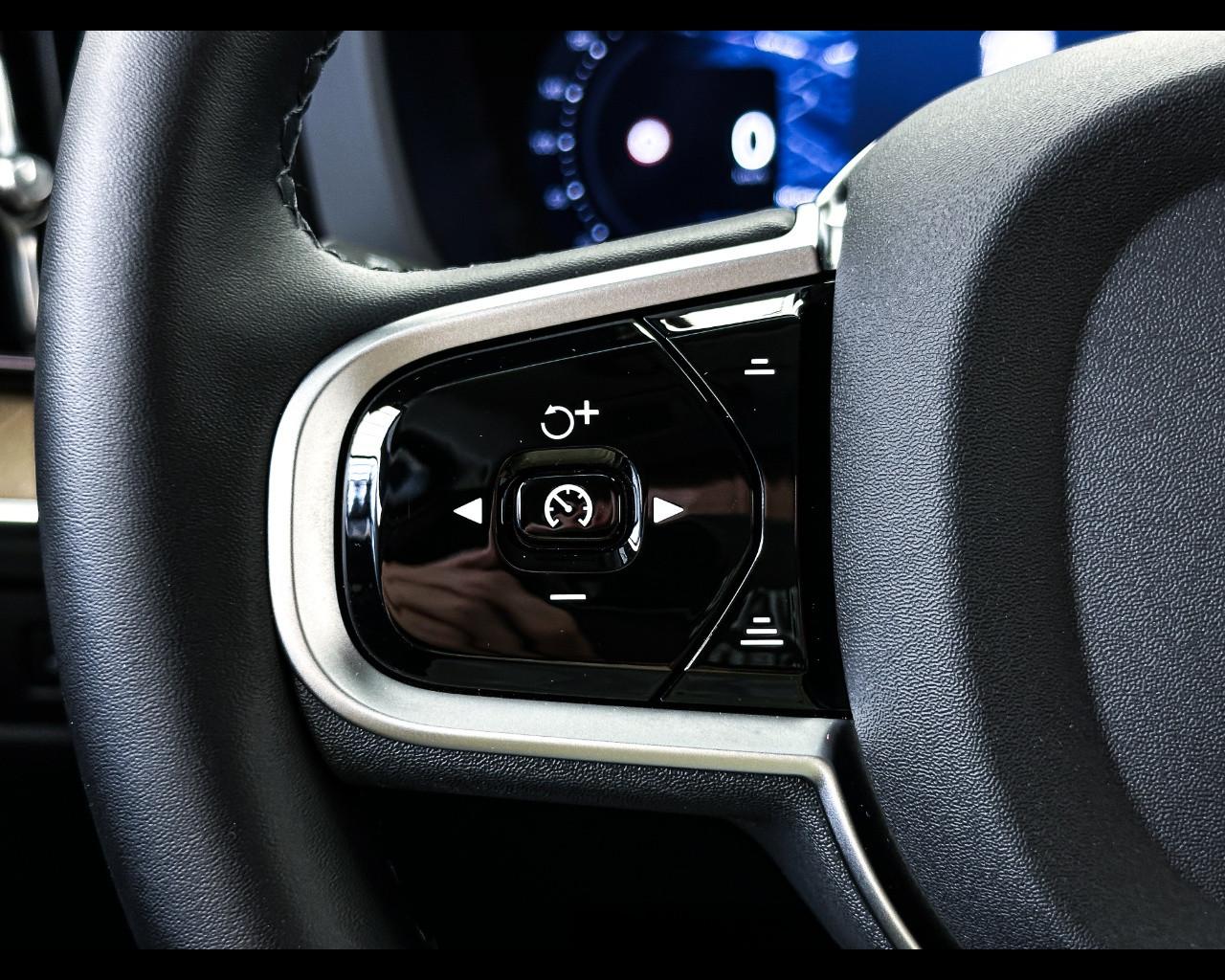 VOLVO XC60 Plus Bright B5 AWD AUT