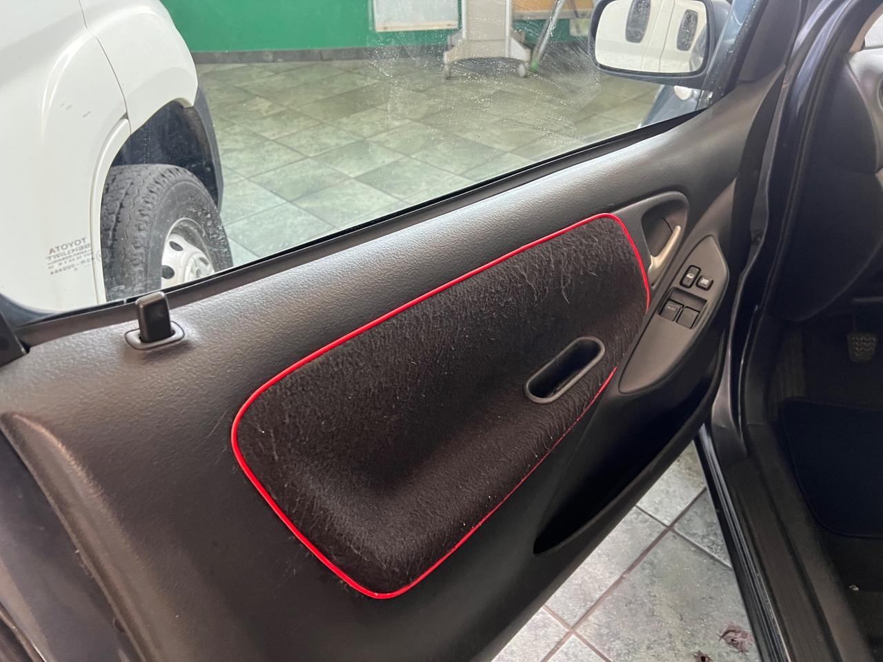Toyota Yaris 1.0i 16V cat 3 porte Sol