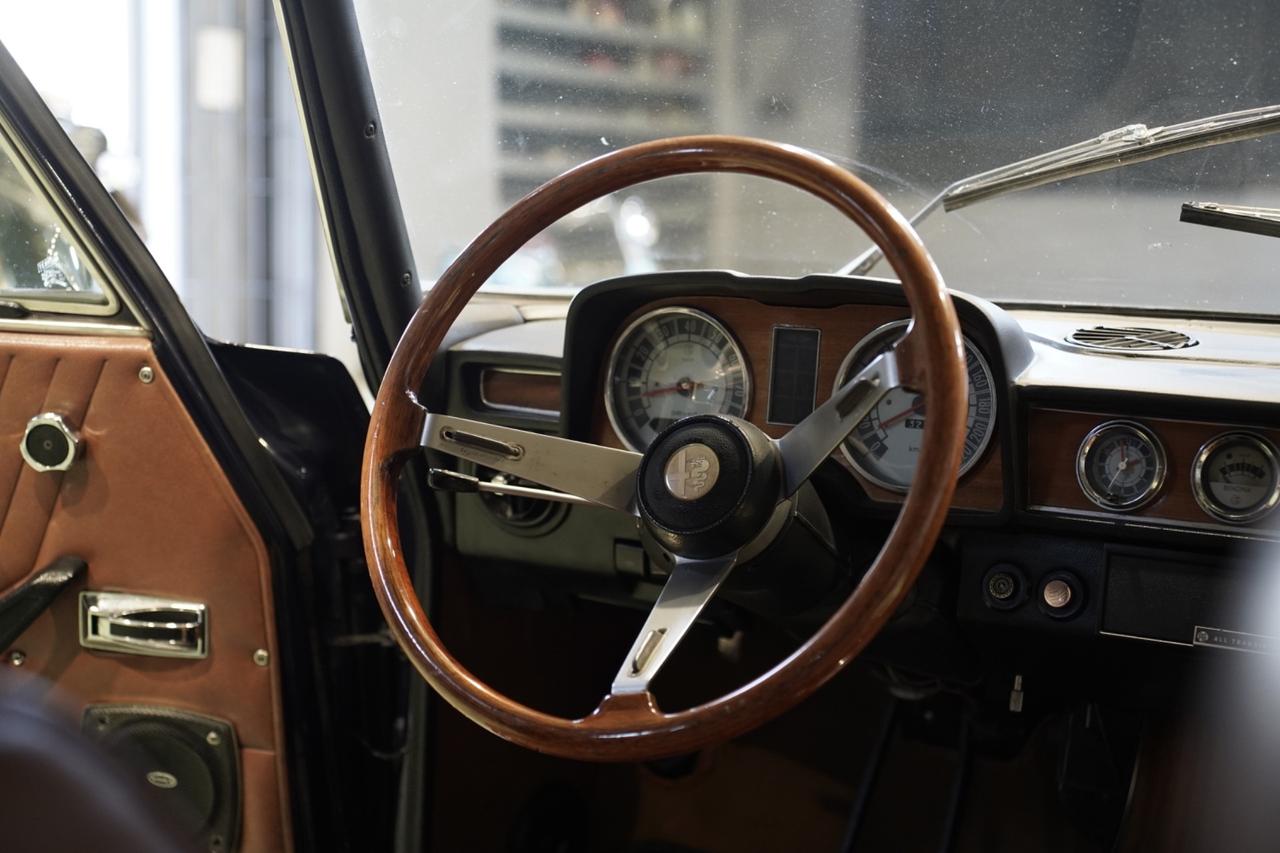 Alfa Romeo Giulia 2000