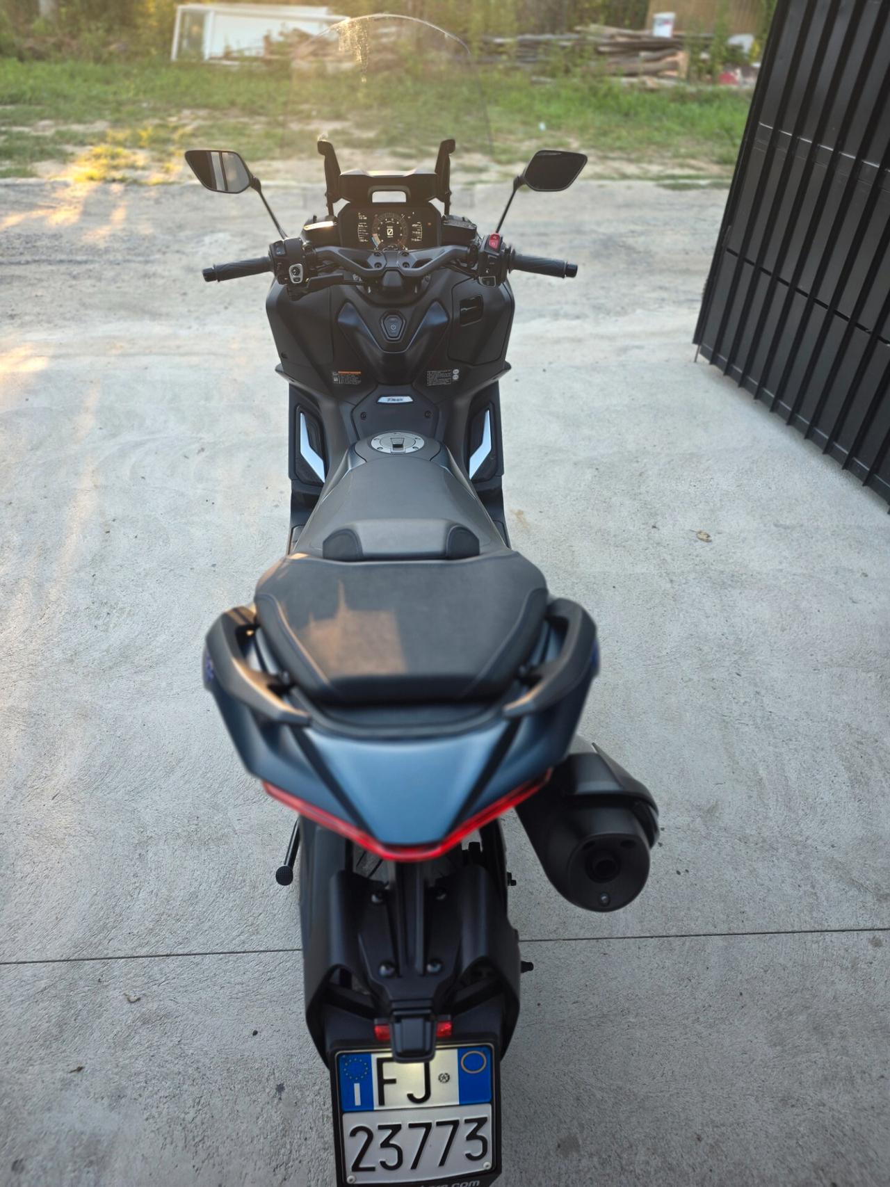 Yamaha T Max 560 Blue
