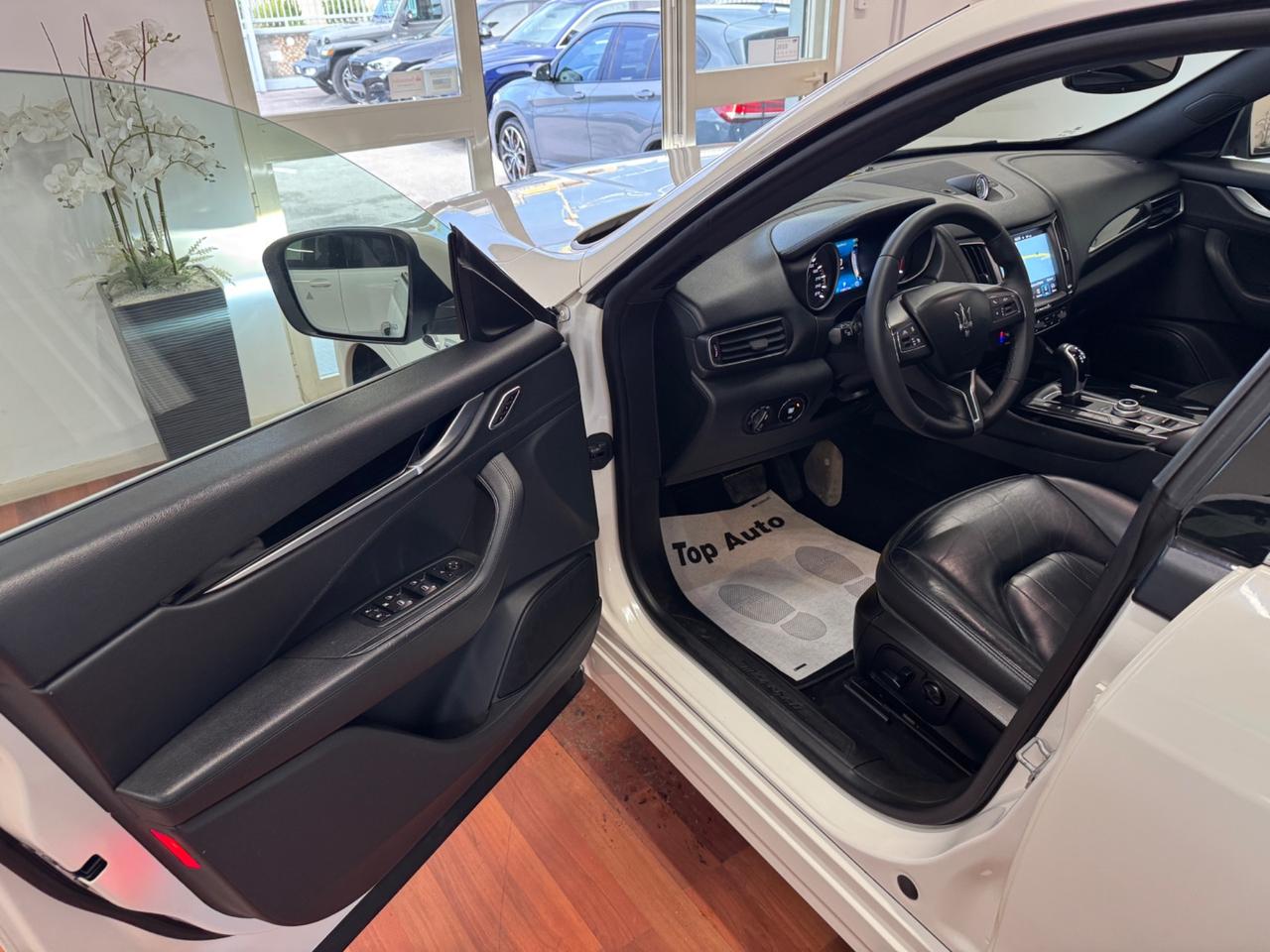 MASERATI LEVANTE V6 275 CV AWD GRANLUSSO / TETTO