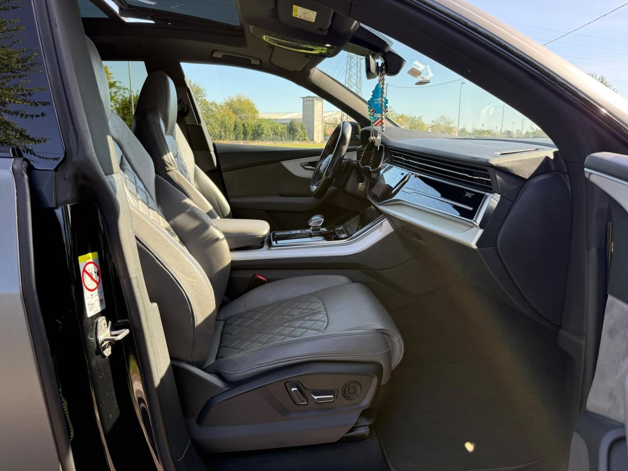 Audi Q8 55 TFSI quattro tiptronic Sport