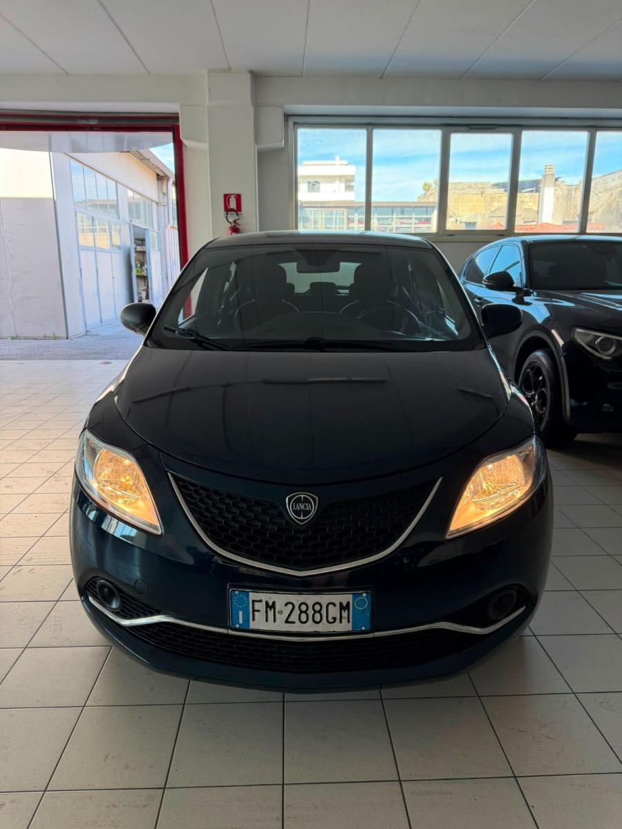 Lancia Ypsilon 1.2 69 CV 5P. Gold