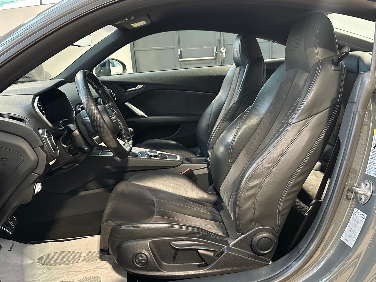 Audi TT Coupé 2.0 TDI S-line interno/esterno SEDILI RISC