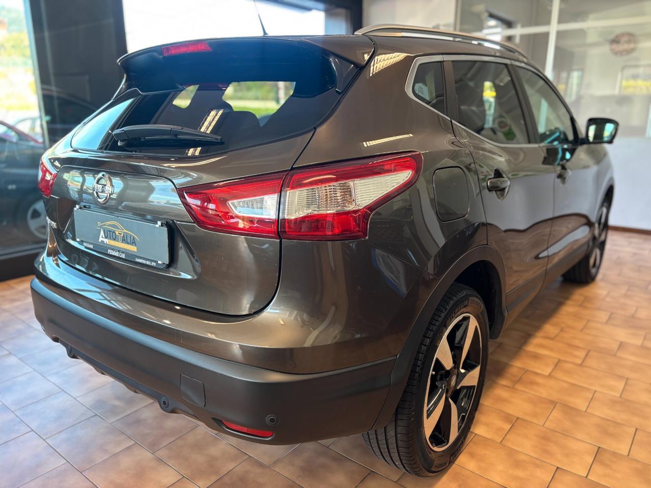 Nissan Qashqai 1.5 dci Tekna 110cv E6*NEOPATENTATI