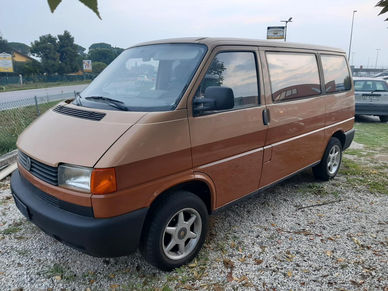 Volkswagen T4 1.9 TD 8 - Posti Caravelle