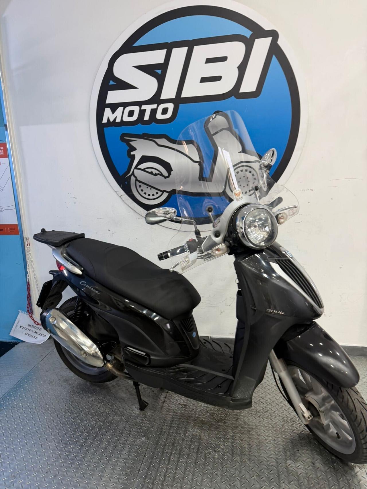 Piaggio Carnaby 300