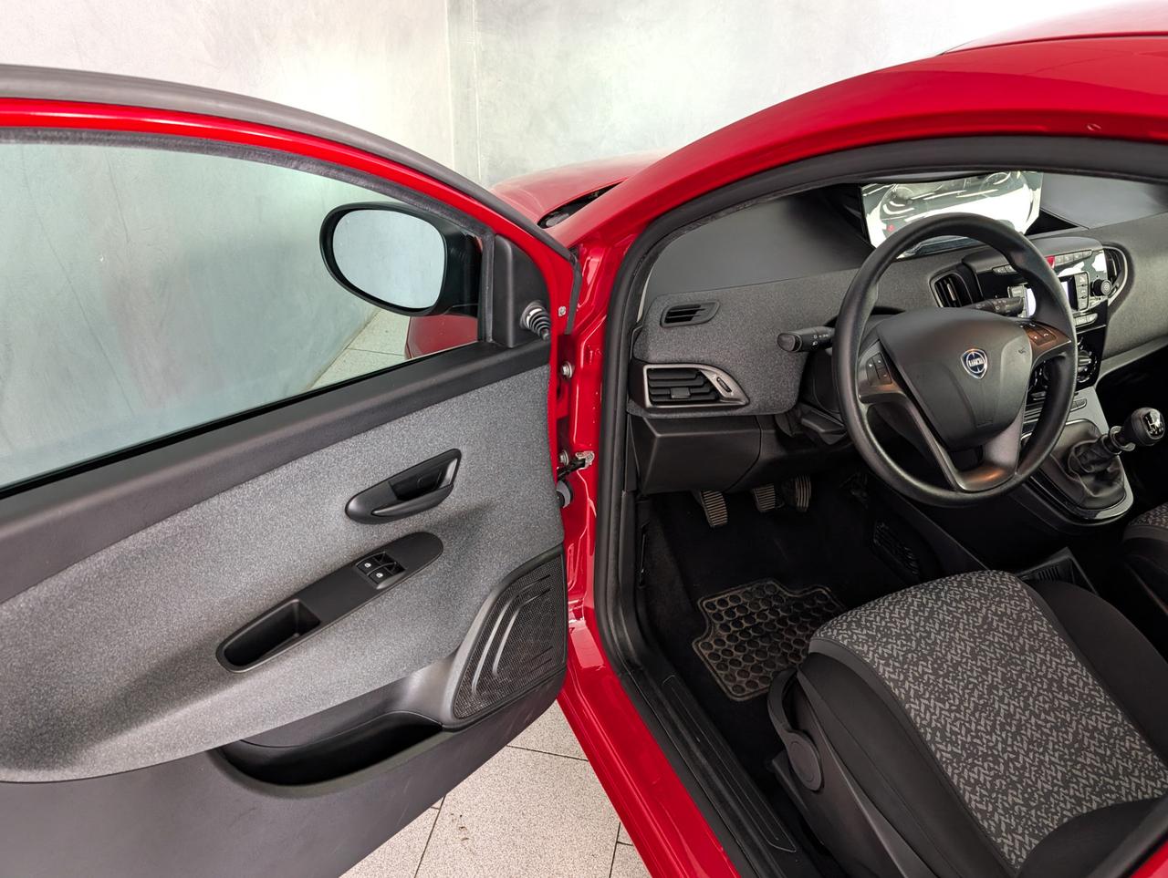 Lancia Ypsilon 1.0 Hybrid 70cv Silver