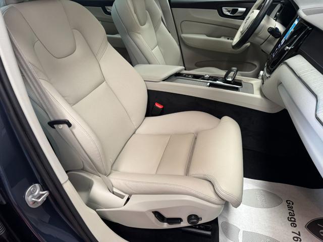 VOLVO XC60 B4 (d) AWD auto Ultimate Dark Gancio Originale