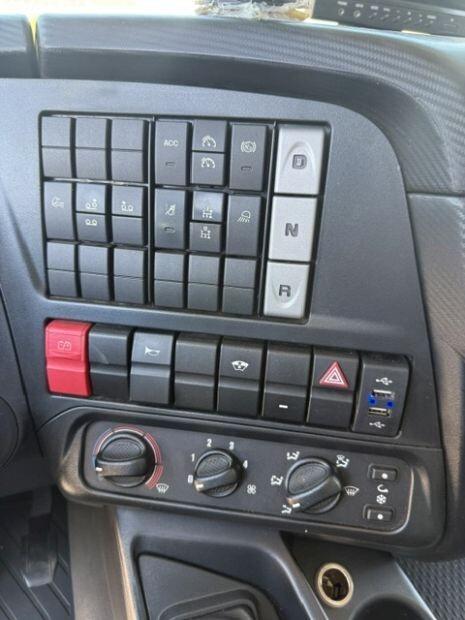 Motrice Iveco Stralis XP 460 scarrabile Rimorchio Piacenza Scarrabile