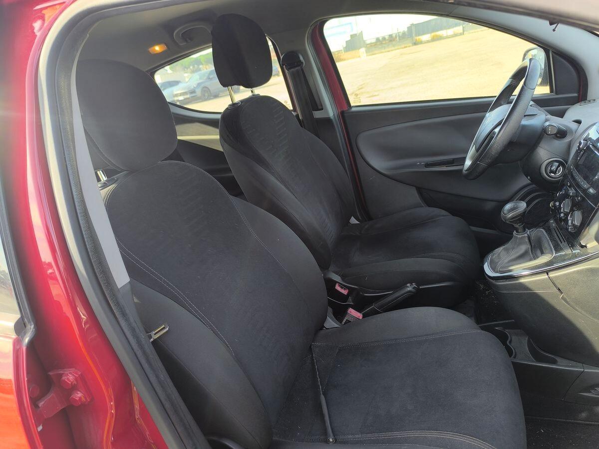 Lancia Ypsilon cambio automatico
