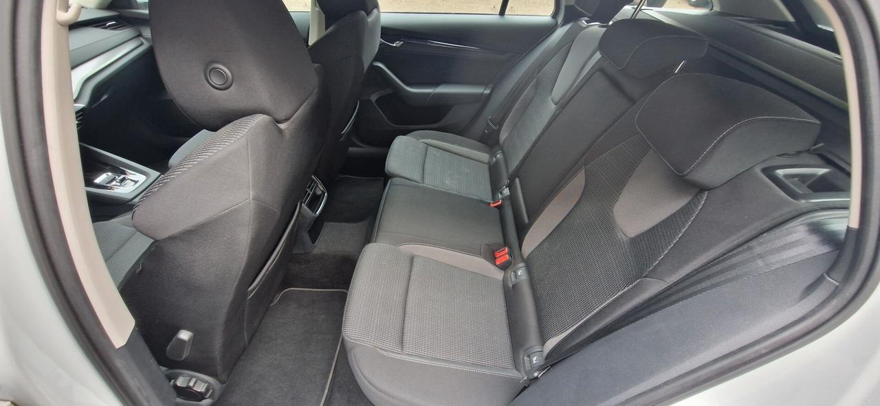 Skoda Octavia 2.0 TDI EVO SCR DSG Wagon Sportline