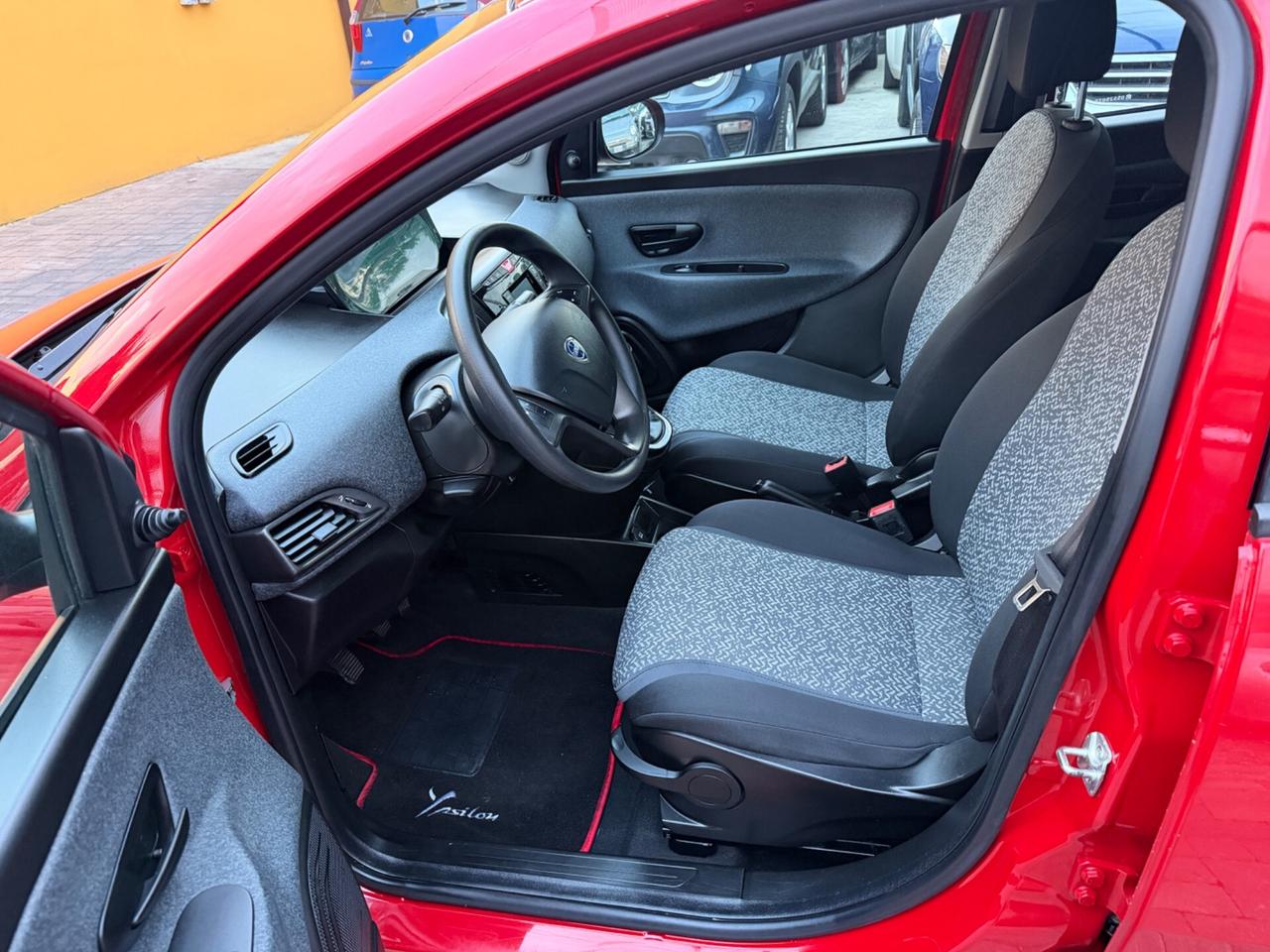 Lancia Ypsilon 1.0 Fire Hybrid Benzina