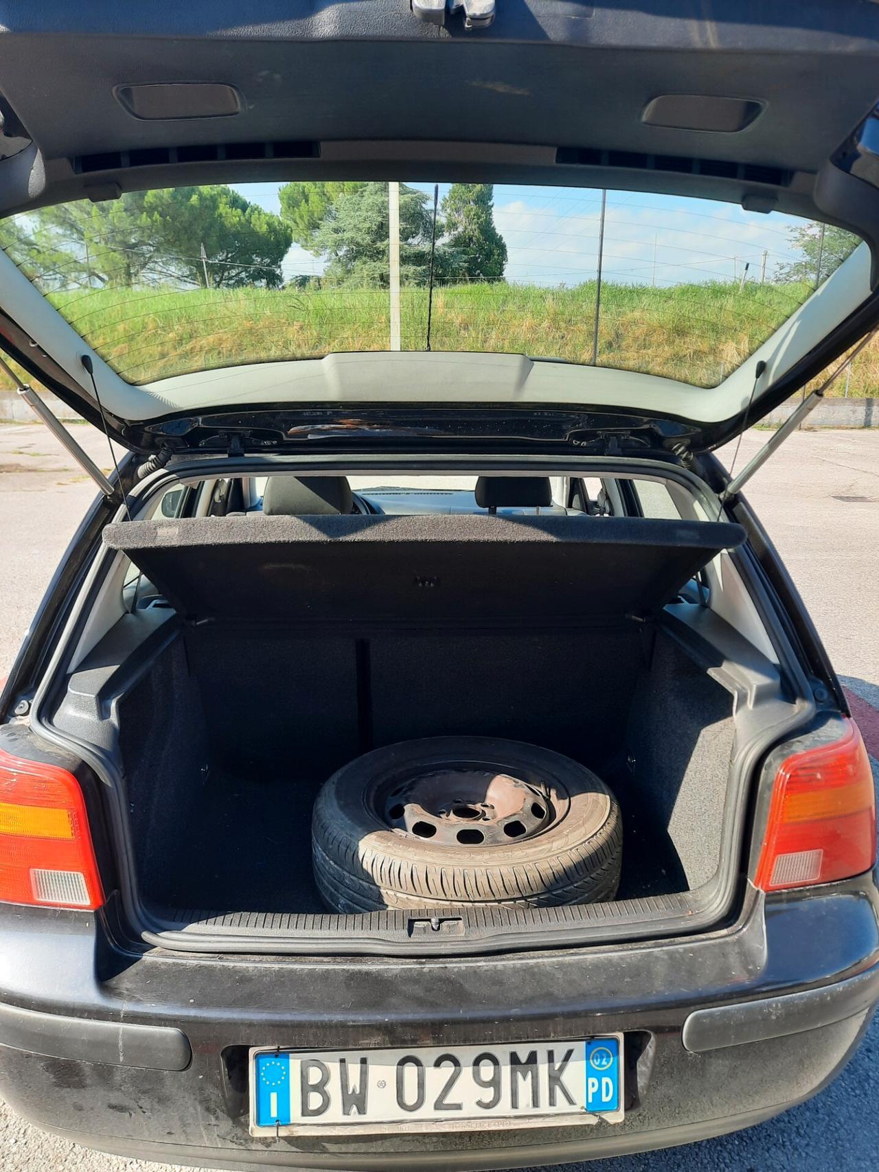 Volkswagen Golf 1.4 16V cat 5 porte Air Ok neopatentati