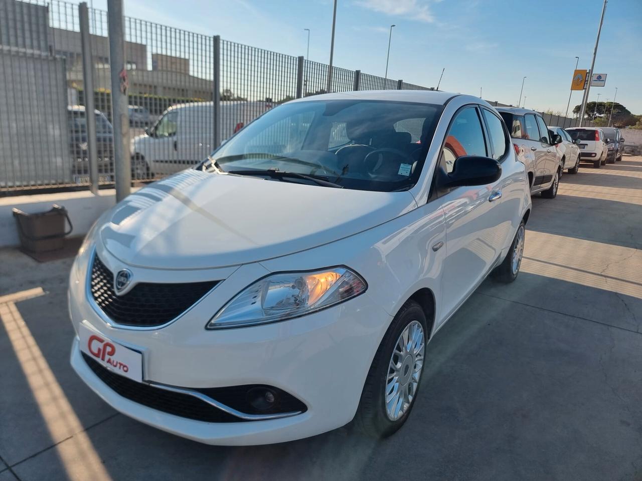 Lancia Ypsilon 1.2 69 CV 5 porte GPL Ecochic Gold GPL